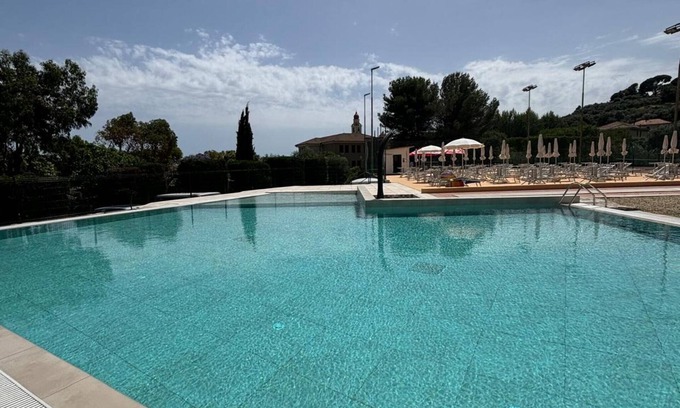San Bartolomeo al Mare House | Holiday Home 'E2-2 Bilocale Superior Borgo Rovere' close to the Sea with Garden & Wi-Fi