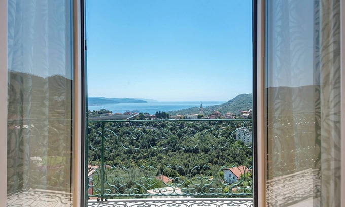 San Lorenzo della Costa House | Holiday Home 'Casa Dica San Lorenzo' with Sea View, Private Terrace and Wi-Fi