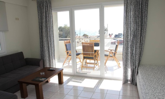 Neo Kalamaki House | Holiday Luxury Villas