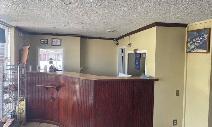 Whiteville Hotel | Holiday Motel