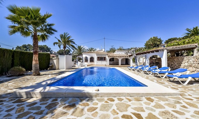 Urbanitzacio la Fustera Villa | Holiday rentals villa FLORES