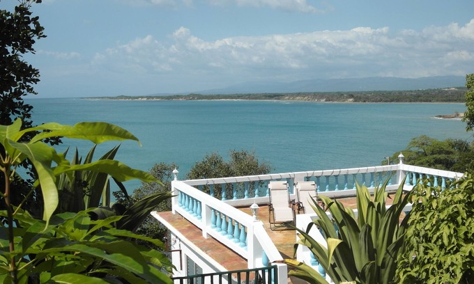 Treasure Beach House | Holiday studio with stunning sea views