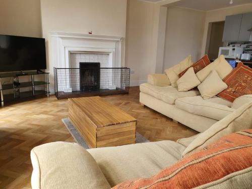 Newcastle Emlyn Apartment | Holiday Town Flats & Apartments
