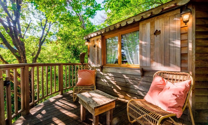 Saint-Paul-de-Vence Ski Chalet | Holiday treehouse "King Louie and Mowgli" with Shared Natural Pool, 2 Private Terraces & Wi-Fi
