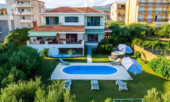 Stobrec House | Holiday villa with swimming pool, jacuzzi, 5 minutes from the beach