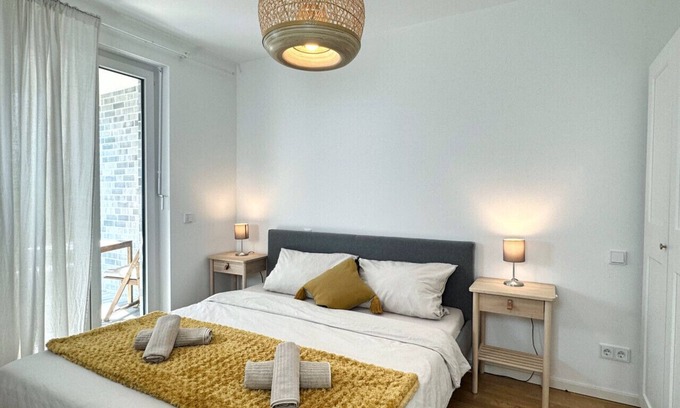 Schoenefeld Apartment | HolidayHome Apartments | Airport Deluxe Condo with Terrace