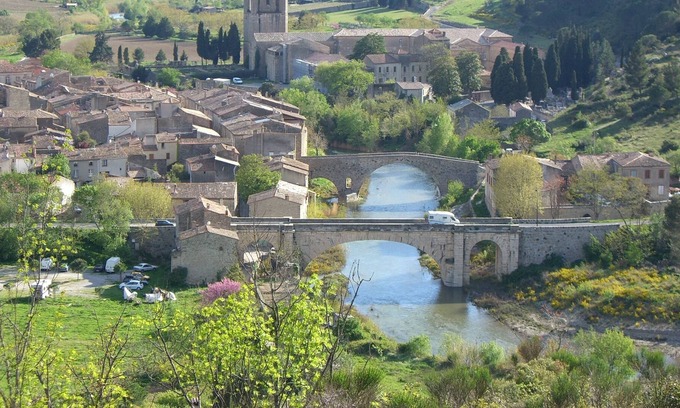 Lagrasse Apartment | Holidays In Lagrasse. Ground floor studio set in walled garden with pool.