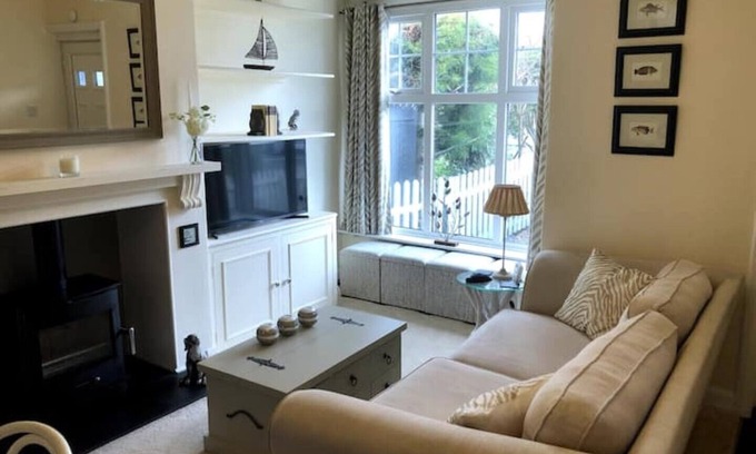North Ferriby Cottage | Holly Cottage