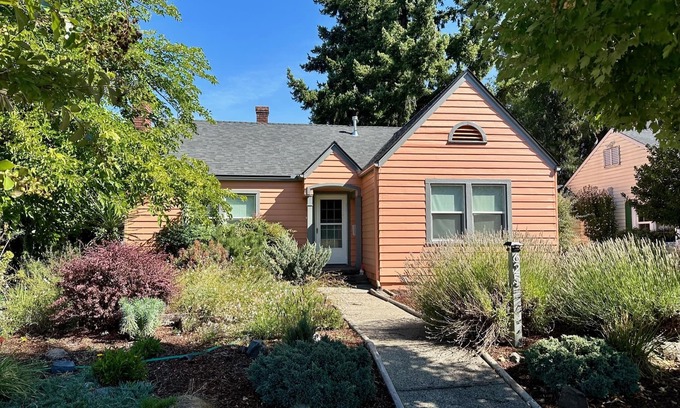 Medford Cottage | HOLLY HOUSE ~ Organic, Dog-friendly Garden Cottage