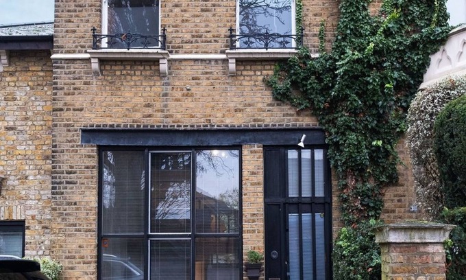 Chiswick Riverside Apartment | Holly Lodge Coach House