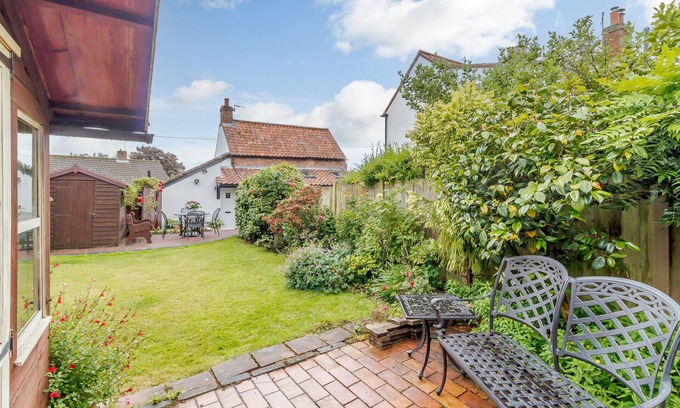 Briston Cottage | Hollyhedge Cottage