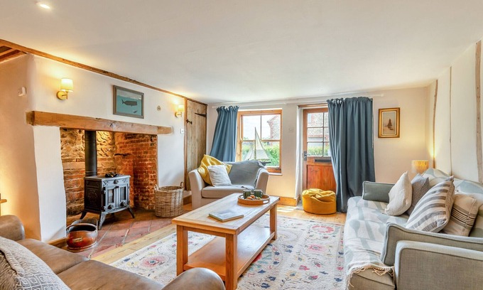 Hindringham House | Hollyhocks Cottage - Three Bedroom House, Sleeps 6