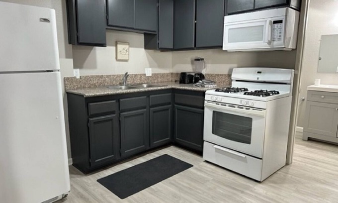 East Hollywood Apartment | Hollywood Fabulous - Silver Lake