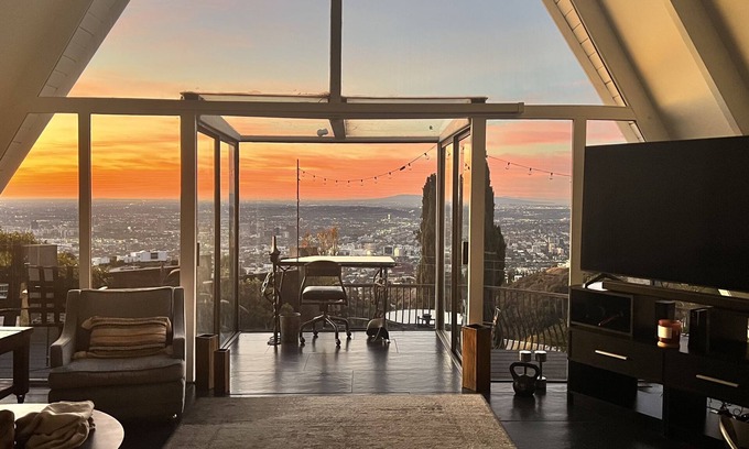 Hollywood Hills West House | Hollywood Hills Zen Modern Villa w/Hot Tub & Jetliner Views