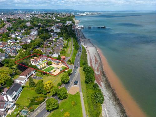 Penarth Apartment | Holm House - Stylish Coastal Suites - Silures Bar & Restaurant On-site