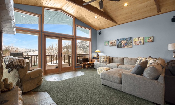 Wolf Creek Cabin | HOLTER LAKE RETREAT