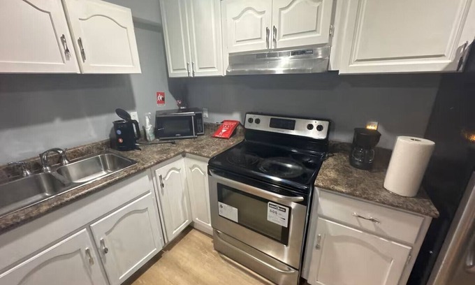 Woodstock Apartment | Homa Away From Home - Lovely Basement Apartment