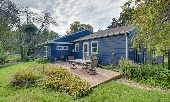 Golden Valley House | Home 8 Mi to Dtwn Minneapolis! Pet-Friendly Yard