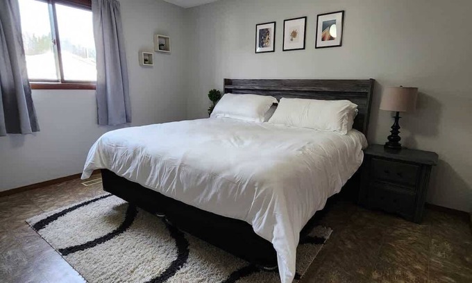 Thunder Bay House | Home away from home/Current River Arena area