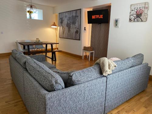 Cwmbrwla House | Home away from Home - Eaton house