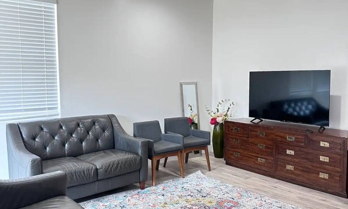Duncan House | Home away from home in Duncan