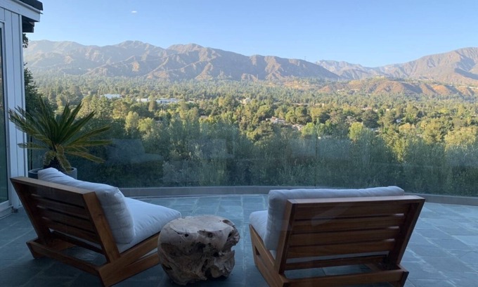 La Canada Flintridge House | Home away from Home
