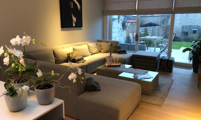 Kristus-Koning Apartment | Home Bruges Cosy Comfort Modern Couple Privacy walking distance City center Kitchen Terrace Garden