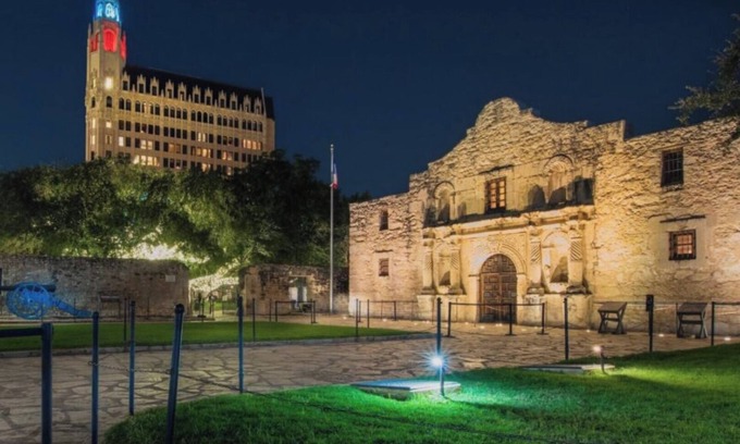 Nevada Street House | Home by the Dome! 2BR Downtown San Antonio Alamodome Hemisphere close!rn