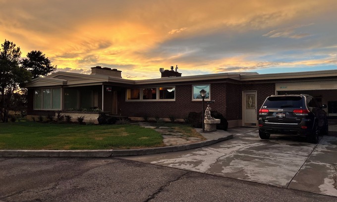 St. Anthony House | Home Closest to SAND DUNES ▪︎ Near West Yellowstone