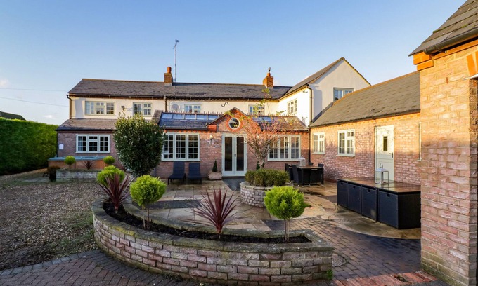 Priors Marston Cottage | HOME FARM COTTAGE, family friendly in Napton-On-The-Hill