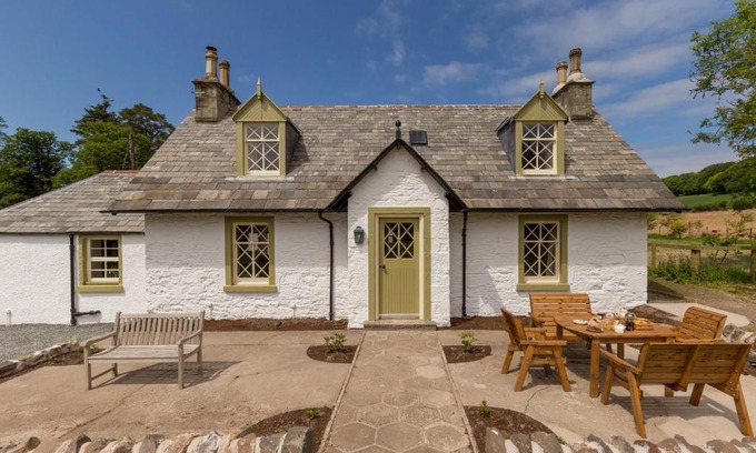 Stranraer House | Home Farm Cottage