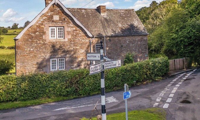 Hutton House | HOME FARM HOUSE, pet friendly, with hot tub in Penrith