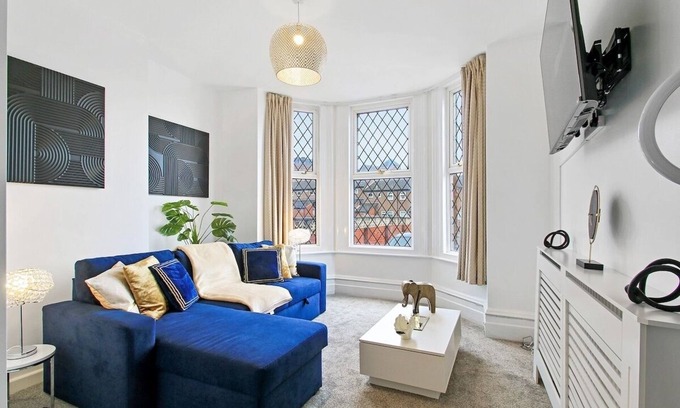 Leeds House | Home in Woodhouse, Leeds | Free Parking|Free WiFi