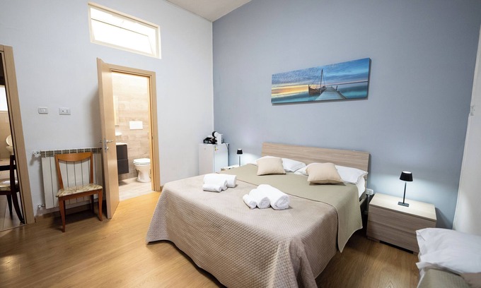 Centro Storico Bed & Breakfast | HOME Joséphine, a stone's throw from the Palace, Garden,parking,Kitchen,