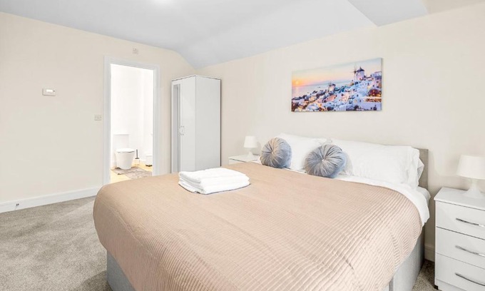 Derby Apartment | Home near Royal Derby Hospital, free parking