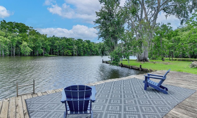 Springfield House | Home on Blood River - Private Dock & Spacious Deck