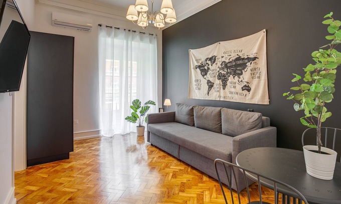Sao Joao de Deus House | Home Out Rooms & Apartments