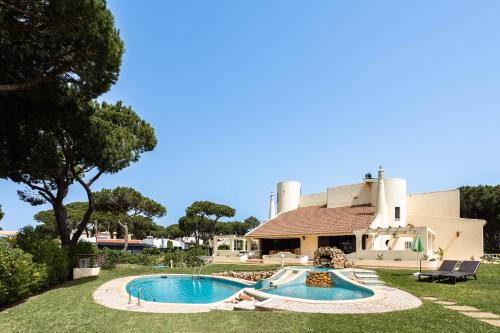 Quarteira Villa | Home Out Vila do Lince - 8 Ensuite, Heated Pool & Gym - Marina Vilamoura