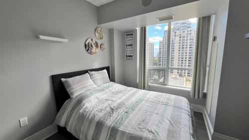 Willowdale House | Home stay - Room with Yonge Street view and 3 Star Hotel Amenities