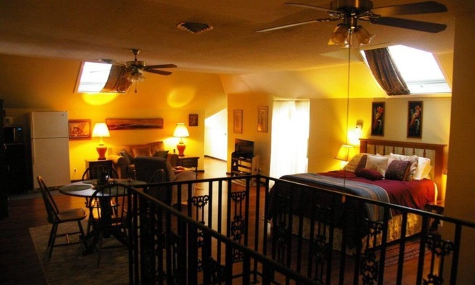 Paris Bed & Breakfast | Home Sweet Home Bed & Breakfast