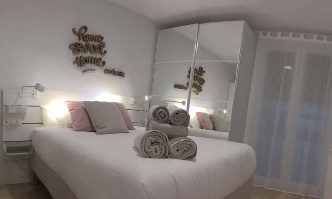 Taconera Condo | Home Sweet Home Main Street UAT 00986