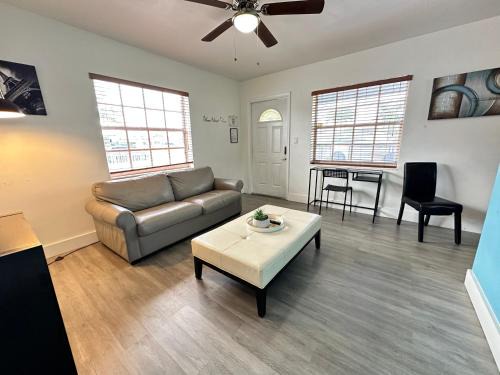 Olympia Heights House | Home Sweet Home Near Malls and Airport and Hwy