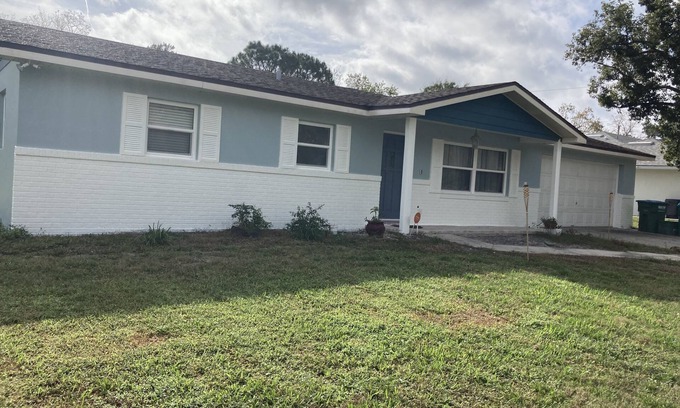 Deltona Lakes House | Home w/golf course access & nature trails!