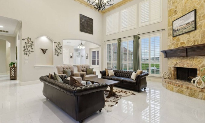 Forney House | Home W/Theater | Poker Room | Hot Tub & More