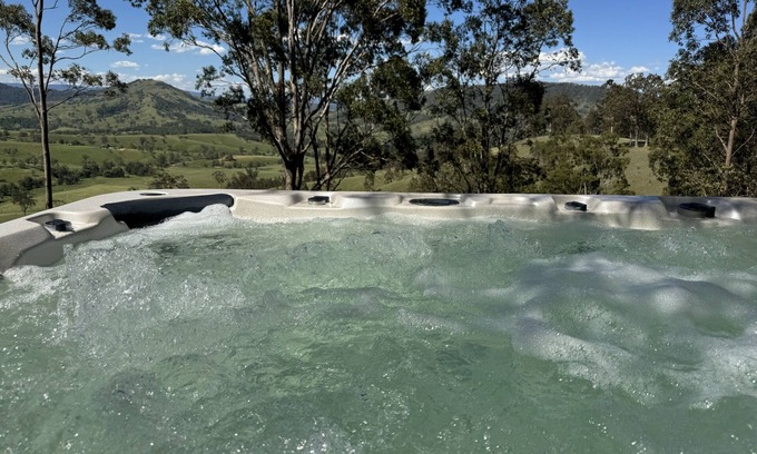 Mount Rivers House | Home with stunning views in Hunter Valley. 10pp hot tub spa & Tesla charger