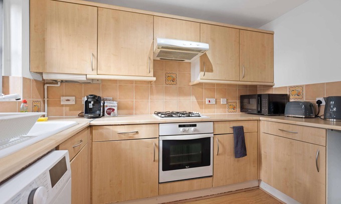 Stonnall House | Homely 2bed 2bath house in Erdington with Parking, sleep 6
