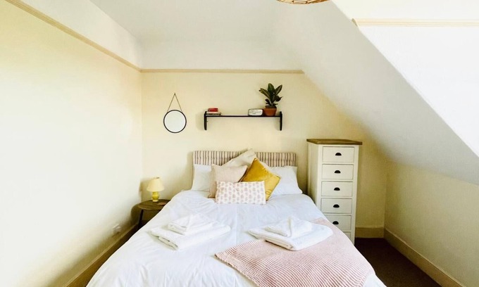 Minehead Apartment | Homely Apartment in Minehead, Private Parking