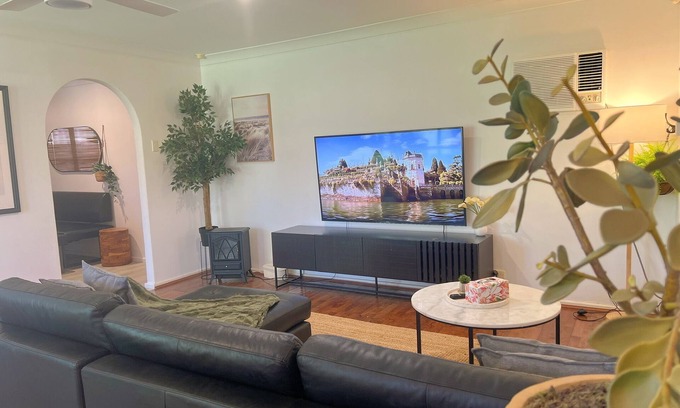Cooloongup House | Homely Cosy Family Getaway, 5 Mins to Beach