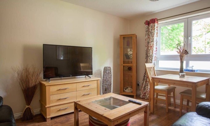 East End Apartment | Homely Flat close to Centre with Free Parking!