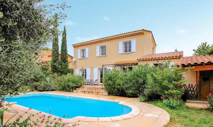Saint-Maurice-sur-Eygues Villa | Homerez - Villa in Saint-Maurice-sur-Eygues